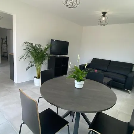 Apartment La Perle De Provence: Tranquil Garden With Ac In