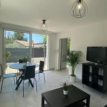 La Perle De Provence, Neuf En Rez De Jardin Clos, Au Calme, Clim, Salle D'eau Dans Chaque Chambre, A 900m Du Centre De * Nyons